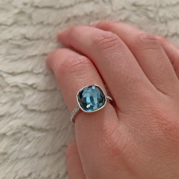 SWAROVSKI Blue Crystal Ring - Picture 4 of 6